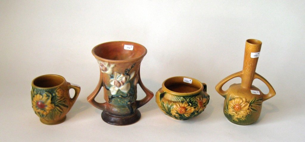 Lot of 4 pieces of Roseville art pottery: #88-6, #2-5,: Lot of 4 pieces of Roseville art pottery: #88-6, #2-5, #173-7, #661-3. Condition: good.