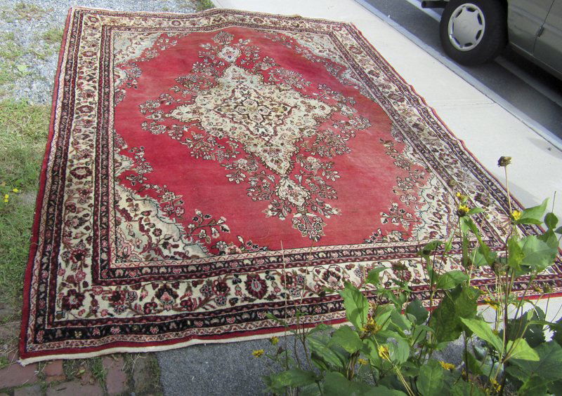 9 by 12 foot Persian Oriental carpet.: 9 by 12 foot Persian Oriental carpet.