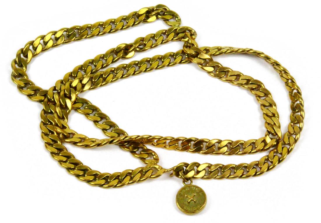 Chanel 1994A Gold Tone Chain Belt W/Medallion (1 of 4)