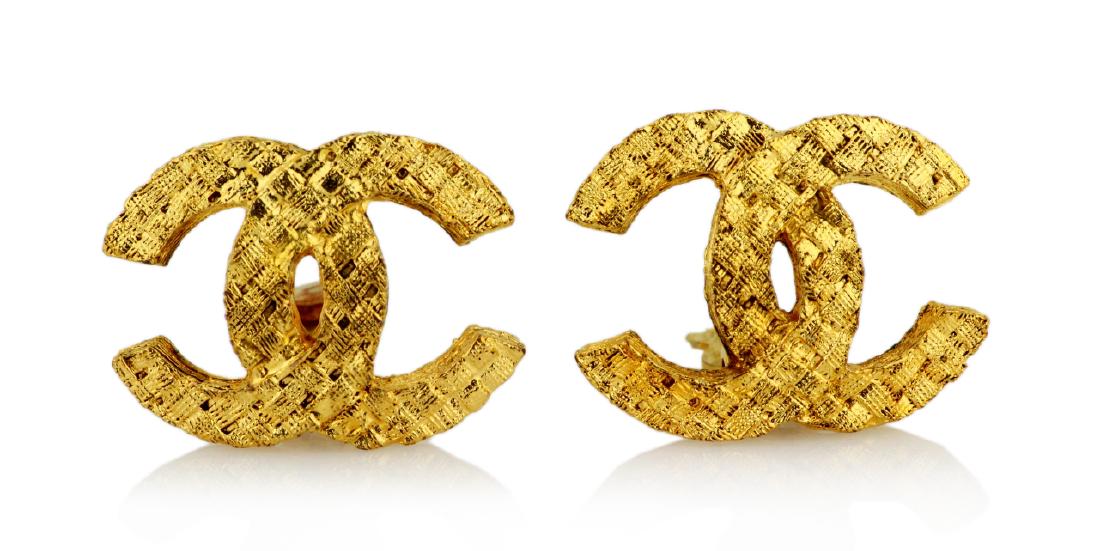 Chanel Vintage Textured "CC Logo" 0.75" Ear Clips (1 of 3)