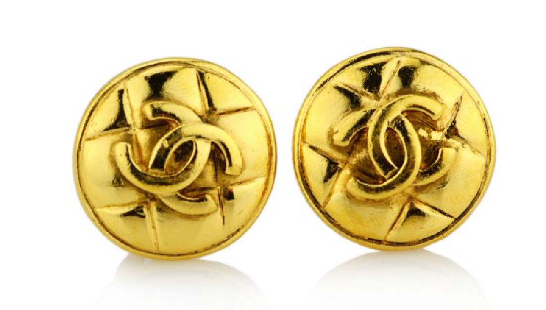 Chanel Vintage Tufted "CC Logo" 1" Ear Clips (1 of 4)
