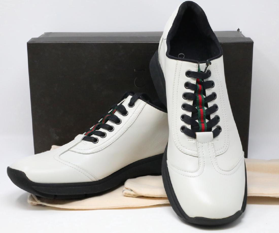 Gucci Vintage White Leather Men's Sneakers W/Box: Gucci Vintage Scarpa Sportiva Pelle White Leather Men's Sneakers New in Box W/Dust Covers - These vintage men's sneakers by Gucci are not only fashionable footwear, but a highly sought after collector