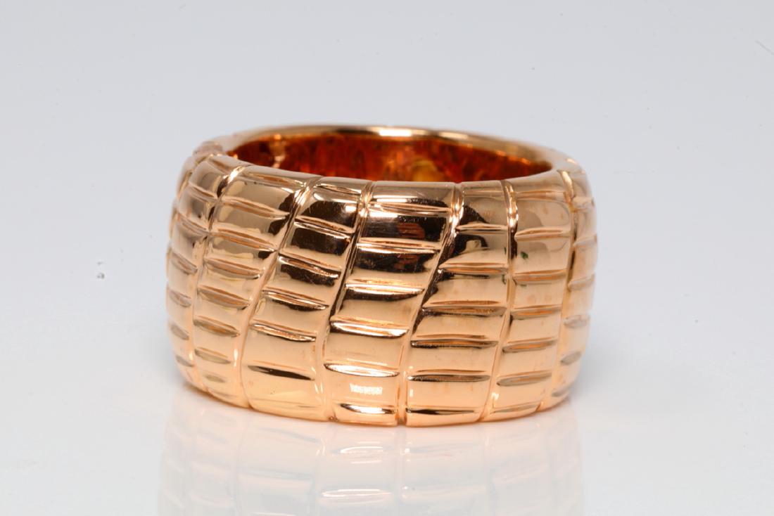 Roberto Coin 18K Textured 13.5mm Band in Pouch: Roberto Coin Solid 18K Rose Gold Textured 13.5mm Wide Band New in Pouch - This lovely ring was made by Roberto Coin, and was finely crafted of solid 18k rose gold. The ring measures 13.5mm wide, and i