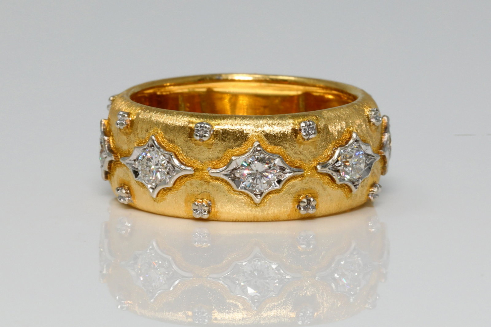 Buccellati 0.75ctw VS1-VS2/F-G Diamond 18K Ring: Buccellati 0.75ctw VS1-VS2/F-G Diamond & Solid 18K Yellow/White Gold Ring - This gorgeous piece was finely crafted of solid 18k yellow and white gold, by the master jewelers at Buccellati. Buccellati 