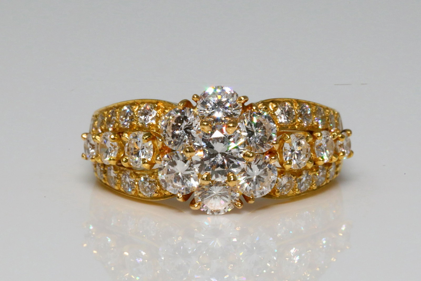 Van Cleef & Arpels 1.75ctw Diamond & 18K Ring: Van Cleef & Arpels Fleurette Collection 1.75ctw VVS1-VVS2/E-F Diamond & Solid 18K Yellow Gold Ring (Comes W/$20,000 Appraisal) - This gorgeous ring was made by one of the world's foremost designers of