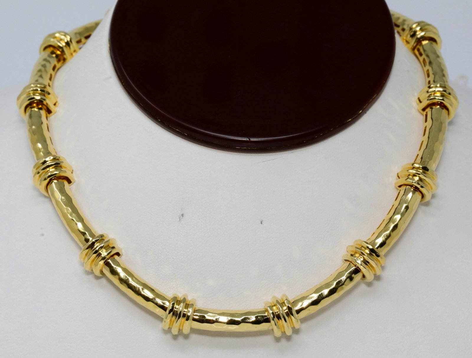 Henry Dunay 18K Hammered Statement Necklace: Henry Dunay Solid 18K Yellow Gold Hammered Statement Necklace W/Extra Link (Comes W/$22,000 Appraisal) - This immaculately crafted statement necklace was made by world renowned, award-winning designer