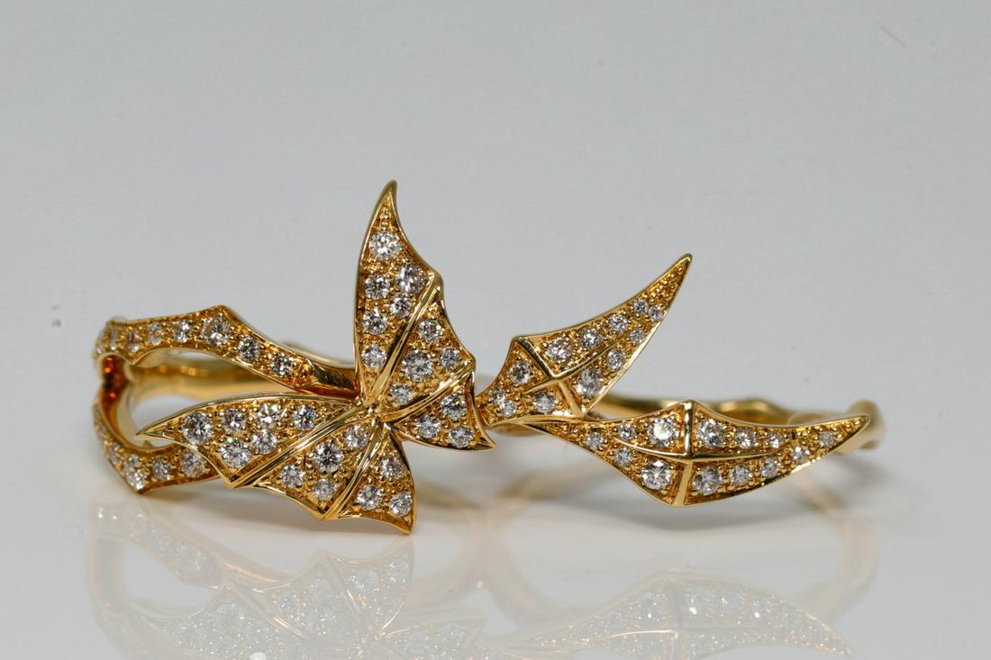 Stephen Webster Fly by Night Diamond & 18K Ring: Stephen Webster Fly by Night 0.57ctw VS1-VS2/F-G Diamond & Solid 18K Yellow Gold 2-Finger Ring W/Box - This sunning ring was made by world renowned British jeweler Stephen Webster, and is a now retire