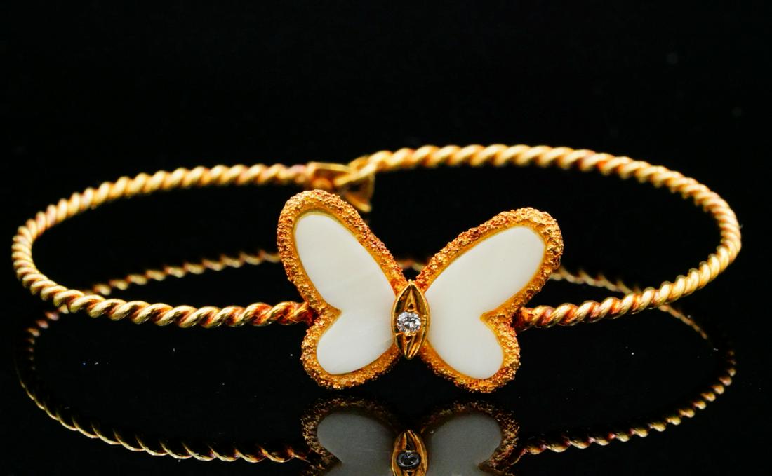 Van Cleef & Arpels 18K & White Coral Bracelet (1 of 8)