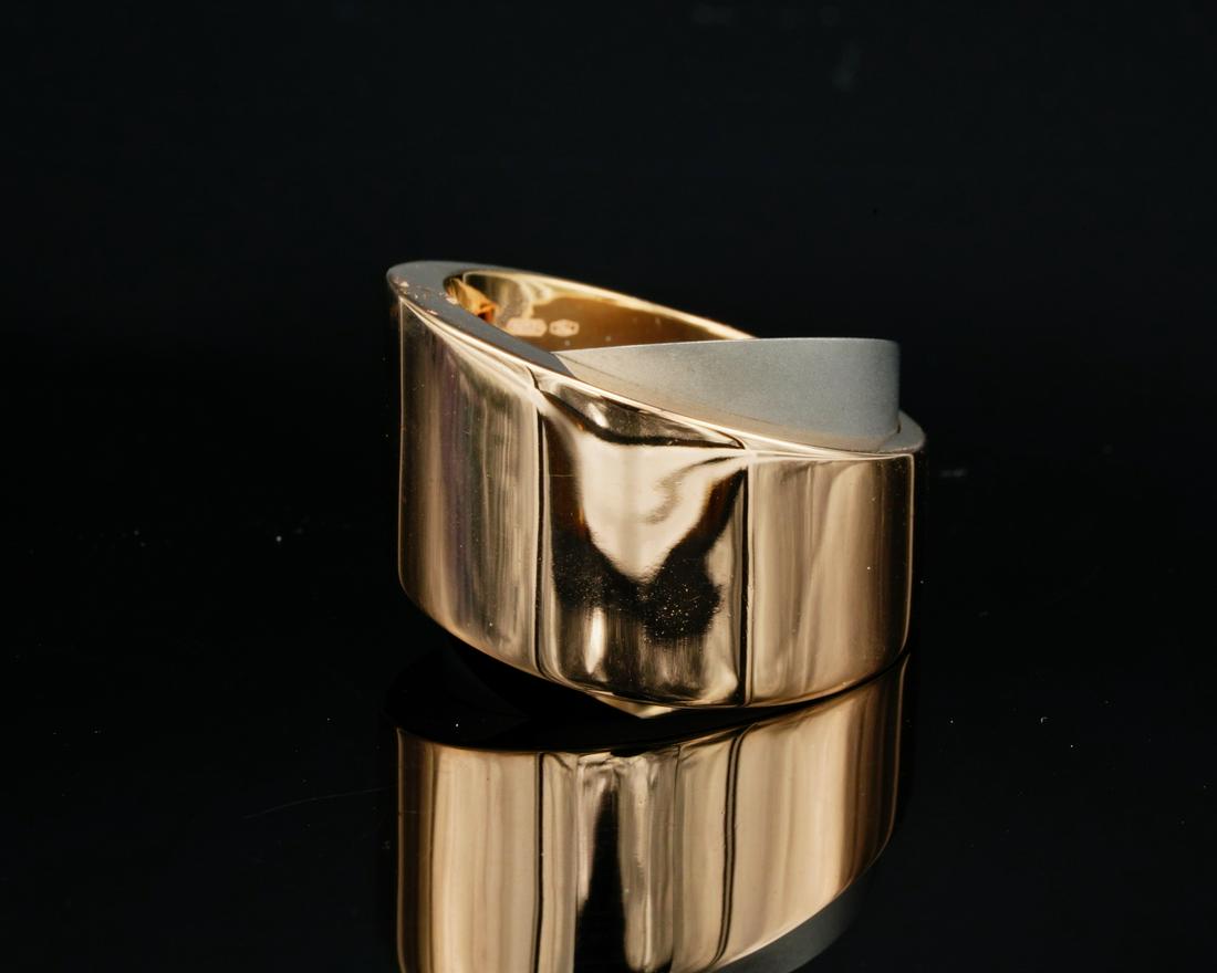 Vhernier 18K Rose Gold & Titanium Tourbillon Ring: Vhernier Solid 18K Rose Gold & Titanium Tourbillon Ring - This exquisite ring was made by Italian luxury jeweler Vhernier Milano and made its debut as part of the brand's contemporary Tourbillon colle