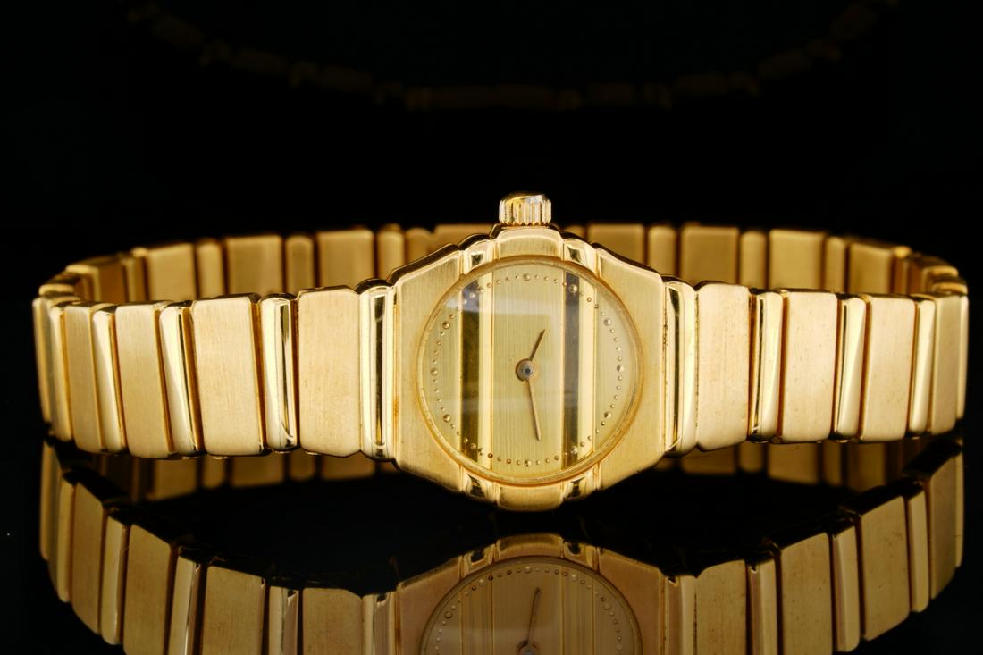 Piaget Polo Series 18K Yellow Gold 19mm Ladies Watch: Piaget Polo Series Solid 18K Yellow Gold 19mm Ladies Watch - This elegant timepiece from Piaget's instantly recognizable Polo series was finely crafted of solid 18k yellow gold. The watch features a l