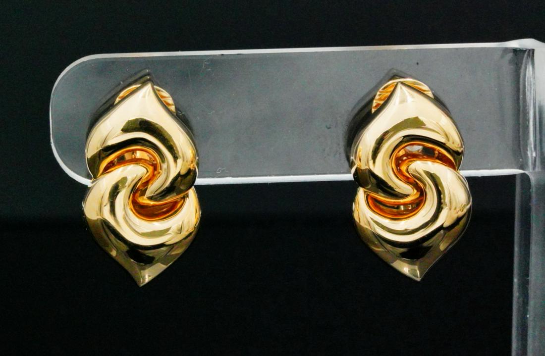 Bvlgari Solid 18K Yellow Gold 1" Ear Clips: Bvlgari Solid 18K Yellow Gold 1" Ear Clips - These lovely ear clips were made by Bvlgari and were finely crafted of solid 18k yellow gold. The earrings have an elegant design with interlocking abstrac