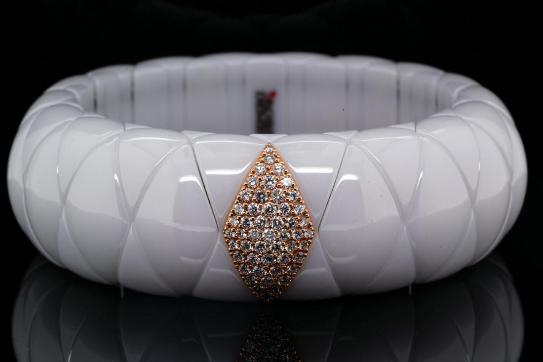 Roberto Demeglio 1.00ctw Diamond, 18K Ceramic Bracelet: Roberto Demeglio 1.00ctw VS1-VS2/G-H Diamond, 18K White Gold & White Ceramic Stretch Bracelet - This beautiful bracelet from award-winning designer Roberto Demeglio is a rare piece from the brand's Di