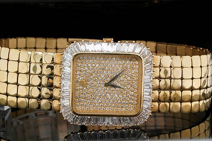 Audemars Piguet 7.25ctw VS1-VS2/G-H Diamond 18K Watch (1 of 11)