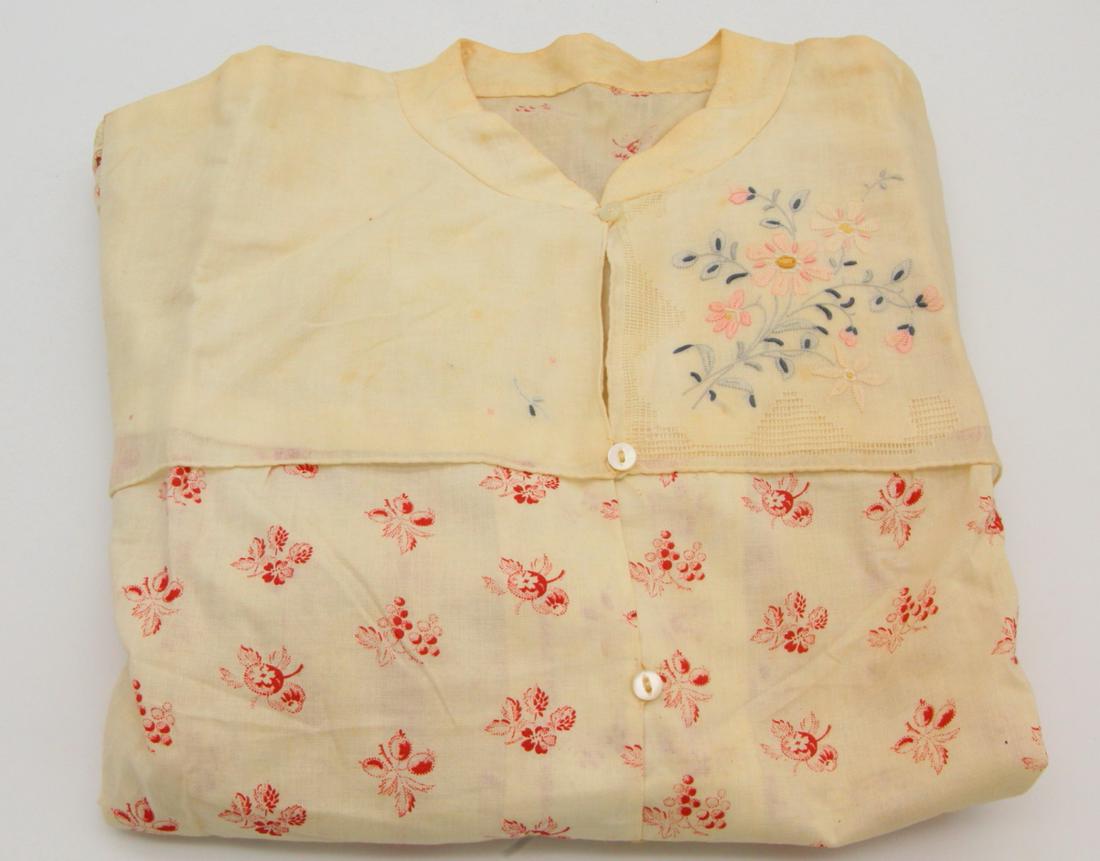 Angie Dickinson Signed Script, Blouse & Photo (1 of 8)