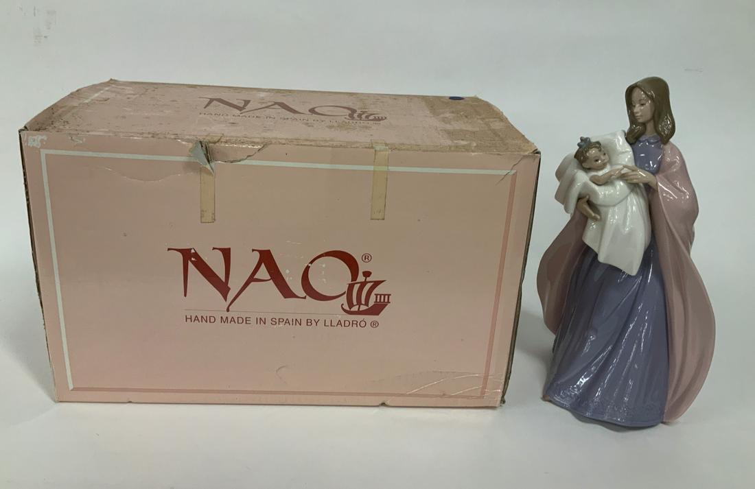 Nao by Lladro 1997 "A Mother's Touch" Figurine (1 of 10)