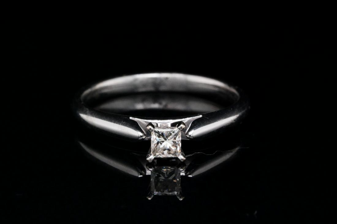 Solid 14K White Gold & 0.25ct Diamond Ring (1 of 4)