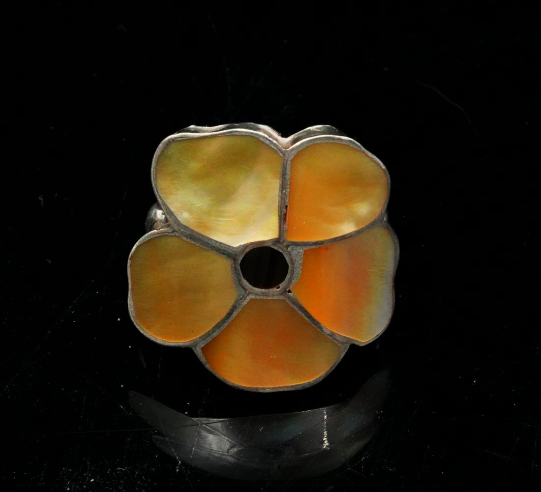 Zuni 1970s Mother of Pearl Sterling Flower Ring (1 of 4)