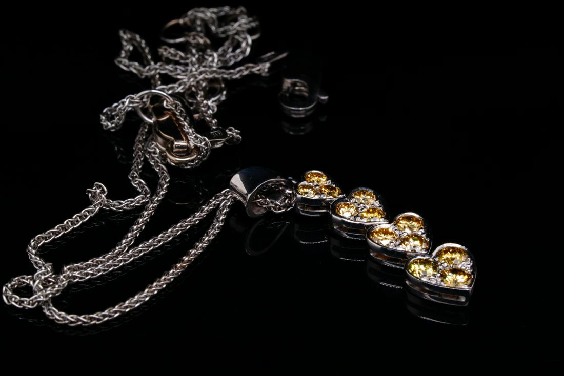 1.00ctw Yellow Diamond & 18K Pendant W/14K Chain (1 of 3)