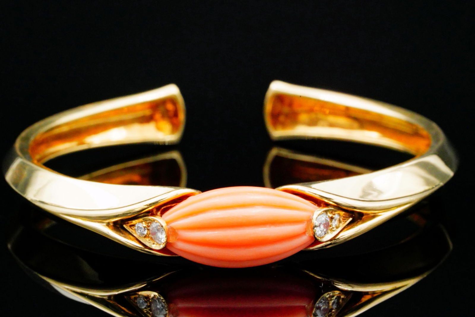 Van Cleef & Arpels Coral & 18K Bracelet W/Diamonds (1 of 8)