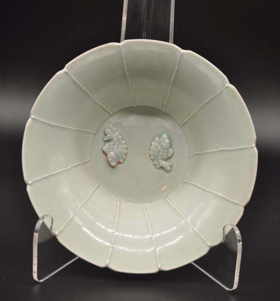 Song Dynasty Celadon Glazed Twin Fish Fluted Dish (1 of 7)
