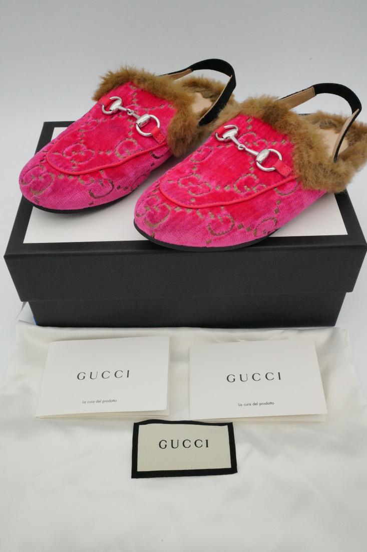 Gucci Children's Princetown Pink Velvet Slippers (1 of 6)