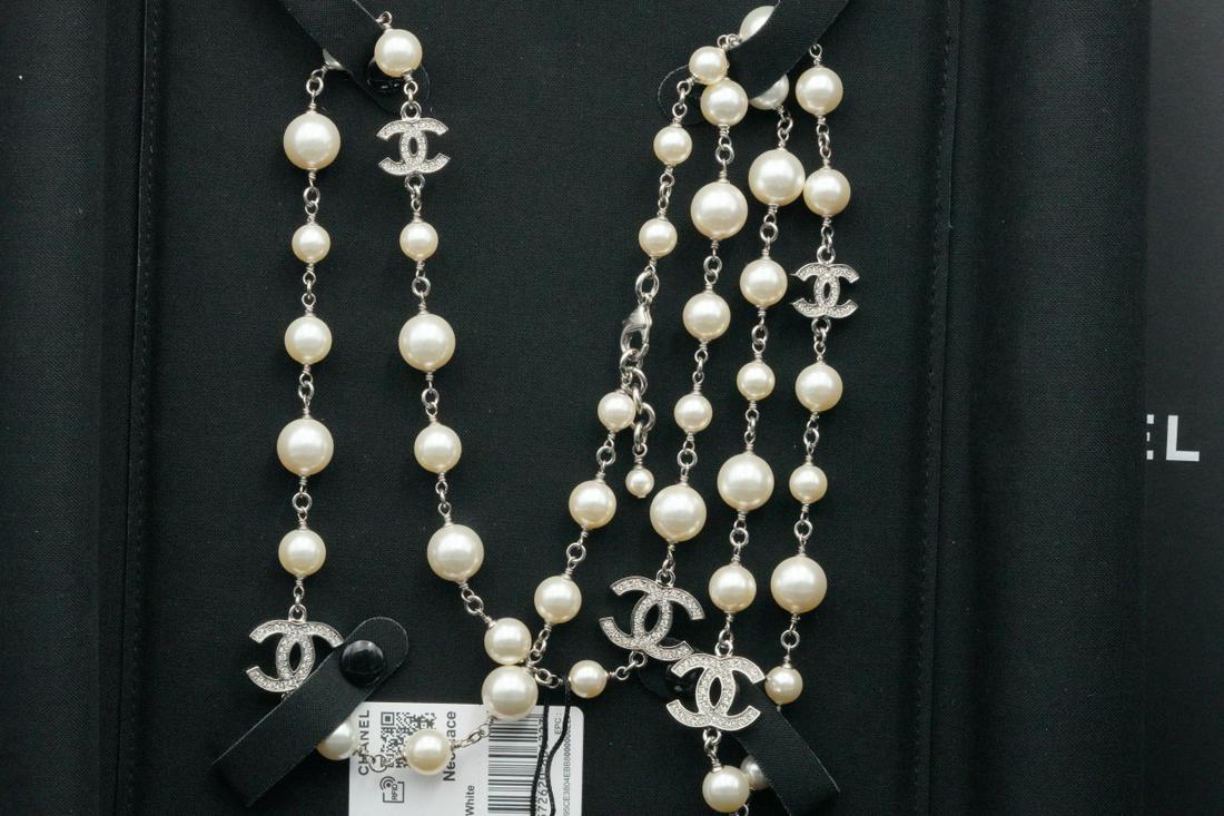 Chanel Strass Crystal and Glass Pearl Necklace (1 of 6)