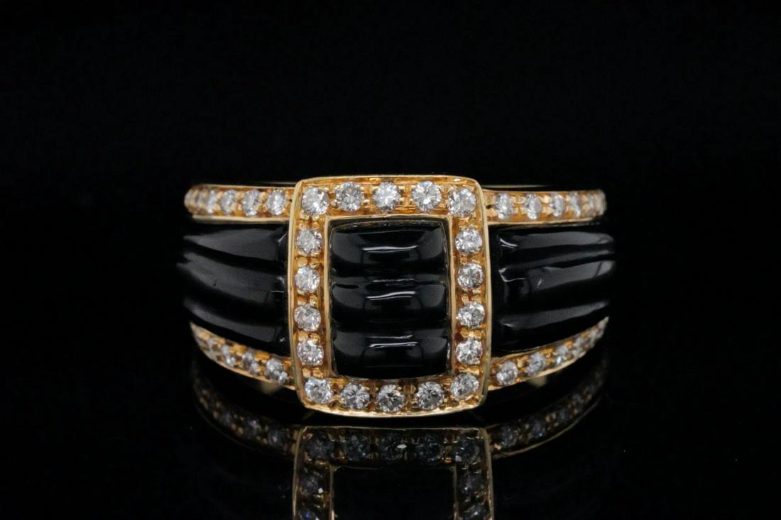 Van Cleef & Arpels 0.50ctw Diamond, Onyx & 18K Ring (1 of 6)
