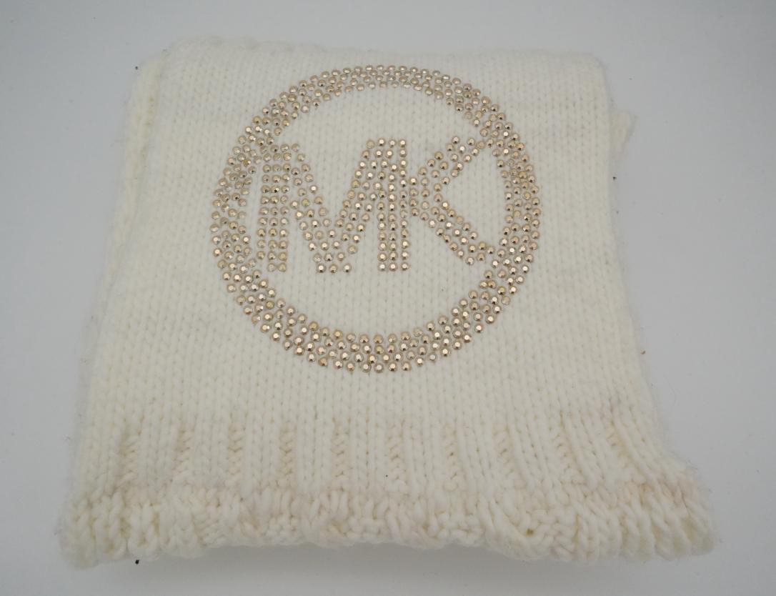 Tanya Tucker's Michael Kors Infinity Scarf (1 of 4)