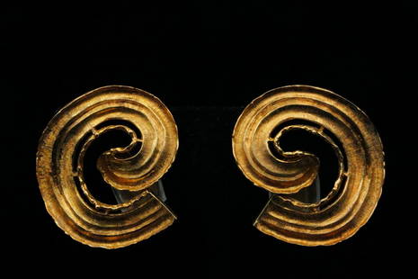 Ilias Lalaounis 18K Yellow Gold 1.25" Ear Clips: Ilias Lalaounis Solid 18K Yellow Gold 1.25" Ear Clips - These lovely ear clips were made by famed Greek designer Ilias Lalaounis, and was finely crafted of solid 18k yellow gold. Ilias Lalaounis was