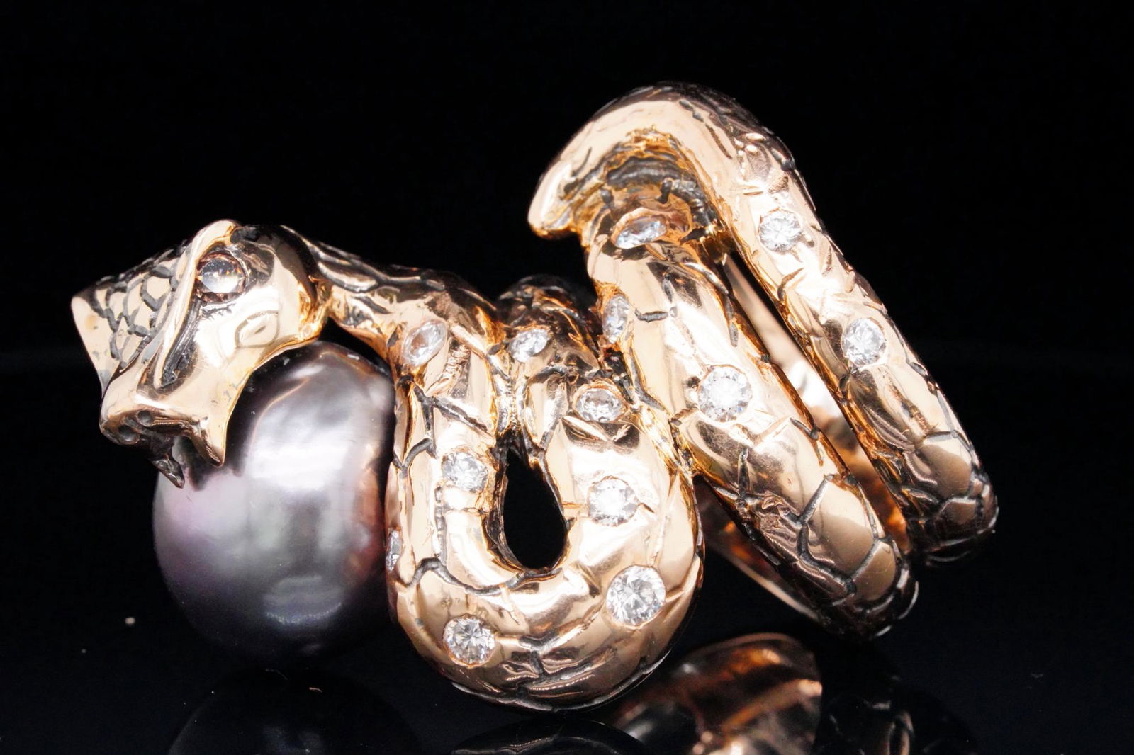1.00ctw VS2-SI1/G-H Diamond, Pearl & 18K Snake Ring (1 of 6)