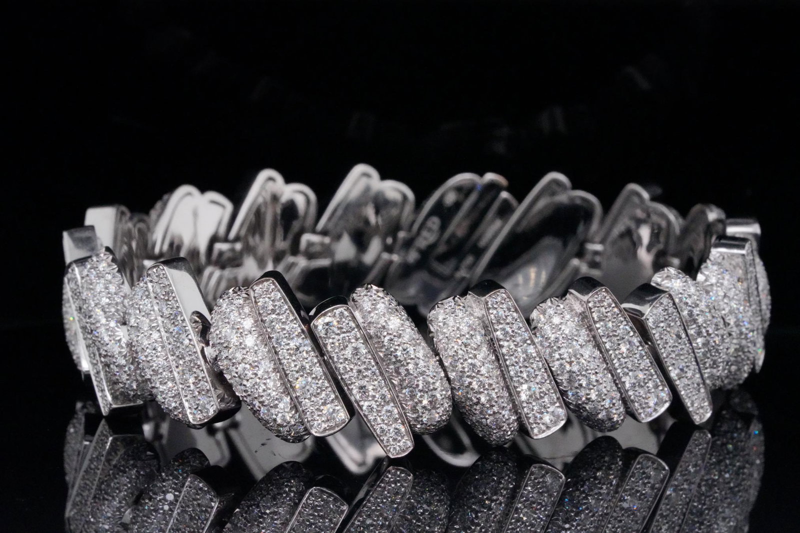 Fred Paris Success 8.00ctw Diamond and 18K Bracelet (1 of 6)