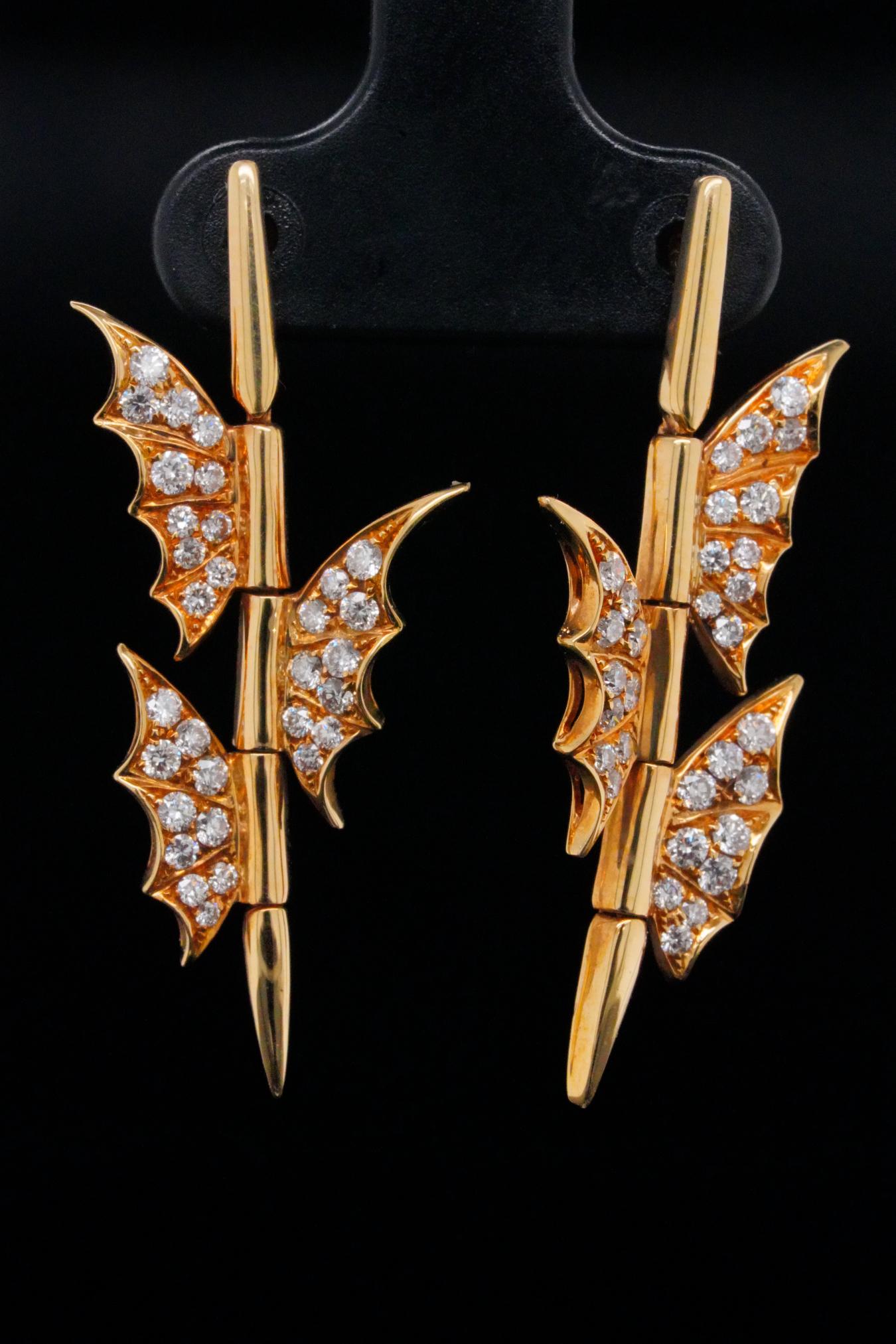 Stephen Webster 0.80ctw Diamond and 18K Earrings: Stephen Webster Fly by Night Collection 0.80ctw VS1-VS2/F-G Diamond and Solid 18K Yellow Gold 3-Wing Drop Earrings - These lovely earrings were made by world renowned British jeweler Stephen Webster,