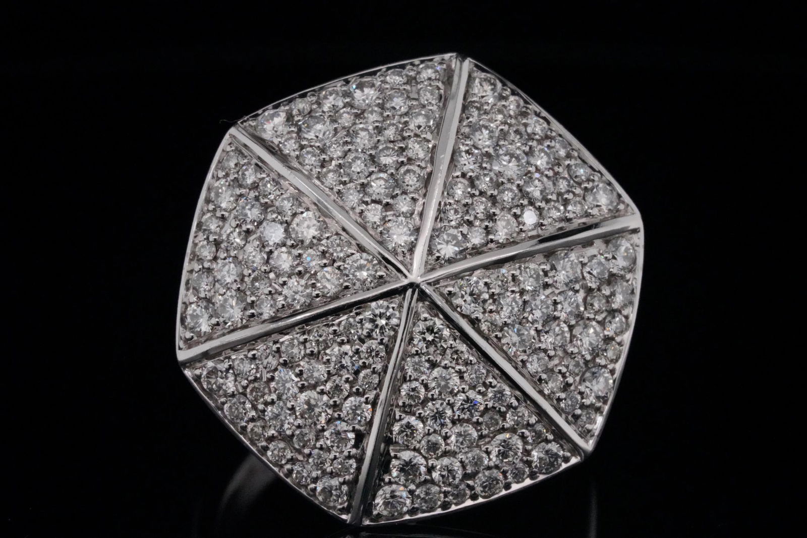 Stephen Webster Deco 2.25ctw Diamond and 18K Ring: Stephen Webster Deco Collection 2.25ctw VS1-VS2/F-G Diamond and Solid 18K White Gold Hexagon Ring - This lovely ring was made by British jeweler Stephen Webster as part of his elegant Deco Collection.