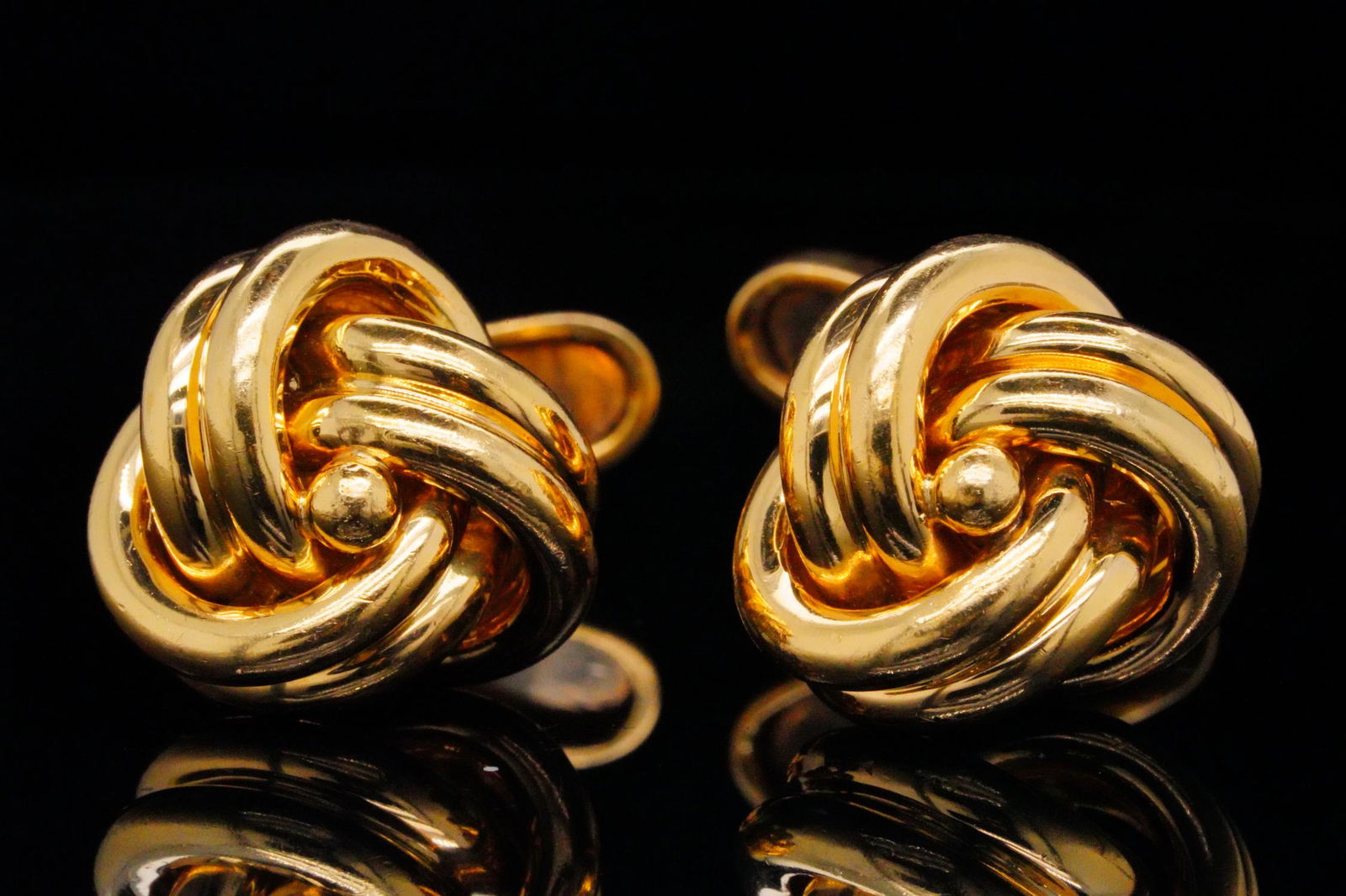 Van Cleef & Arpels 18K Yellow Gold Knot Cufflinks (1 of 6)