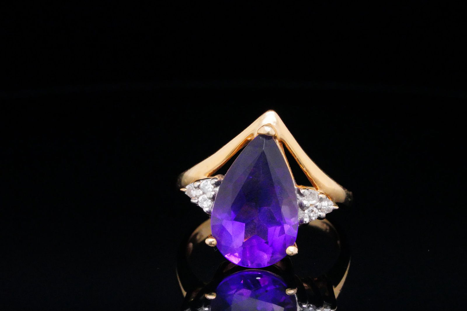 3.50ct Amethyst and 14K Yellow Gold Ring W/Diamonds: 3.50ct Amethyst and Solid 14K Yellow Gold Ring W/Diamond Accents - This lovely ring is crafted of solid 14k yellow gold and boasts a 3.50ct (approximate) pear cut amethyst which displays a stunning vi