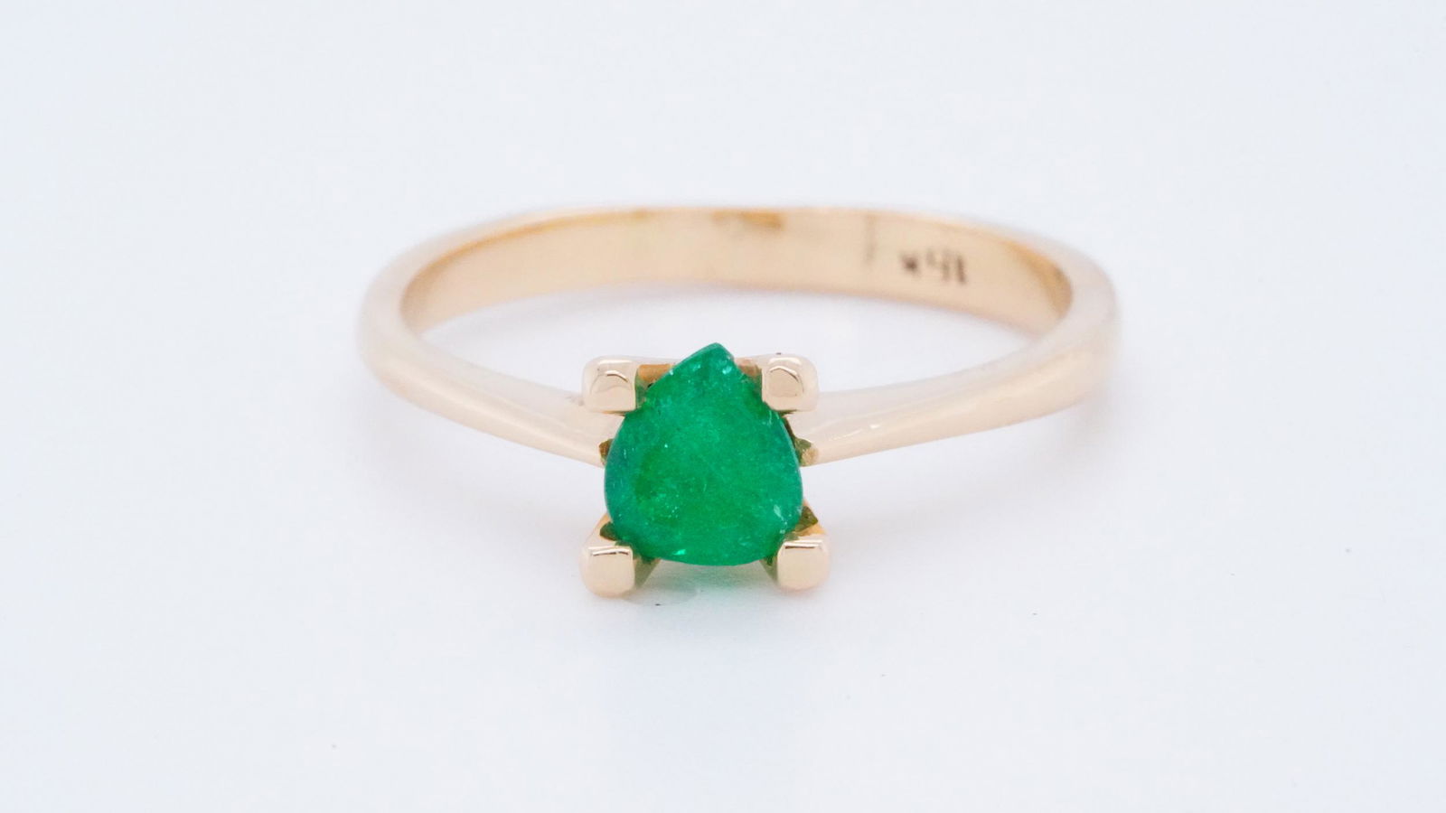 Solid 18K Yellow Gold and 0.65ct Emerald Ring (1 of 4)