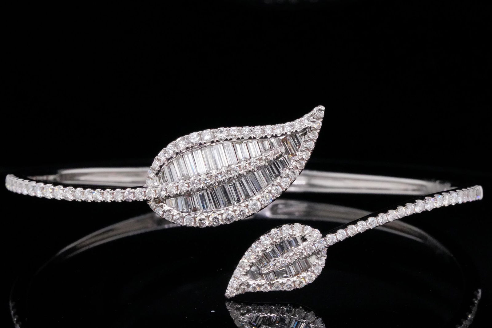 2.60ctw VS2-SI1/G-H Diamond and 18K Leaf Bangle (1 of 7)