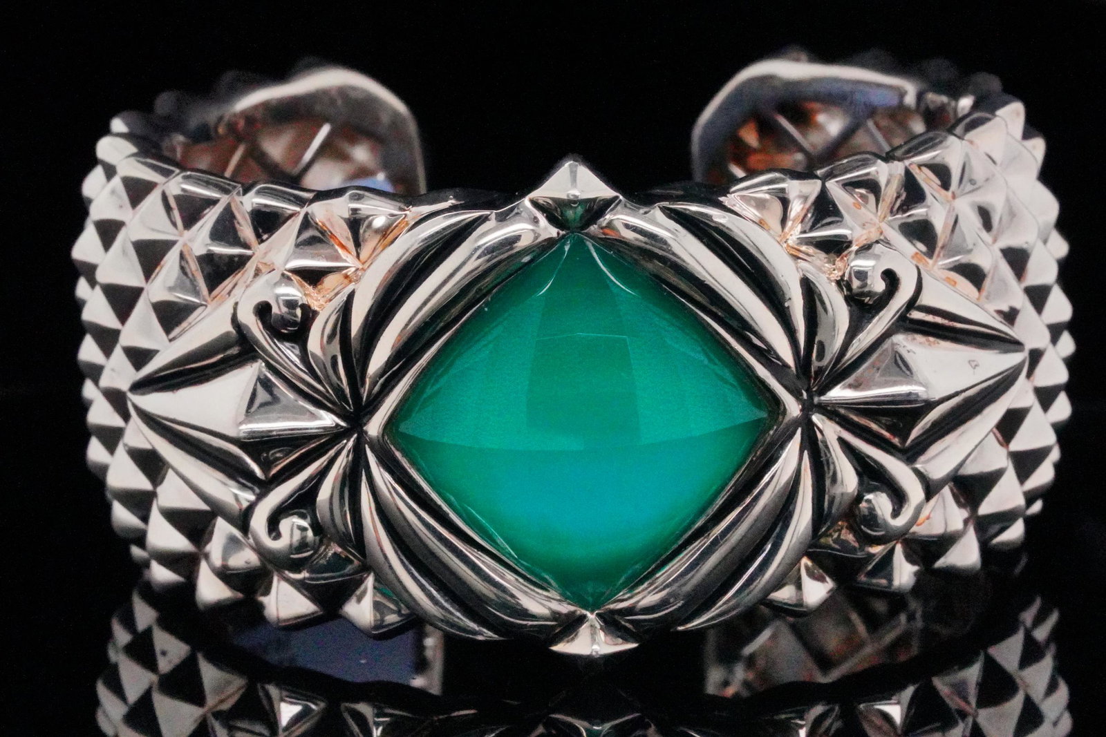 Stephen Webster Sterling Silver Superstud Cuff: Stephen Webster Solid Sterling Silver, Chrysoprase and Clear Quartz Superstud Baroque Cuff Bracelet - GUARANTEED FREE SHIPPING WILL ARRIVE BEFORE CHRISTMAS IF PAYMENT RECEIVED WITHIN 48 HOURS. This Su