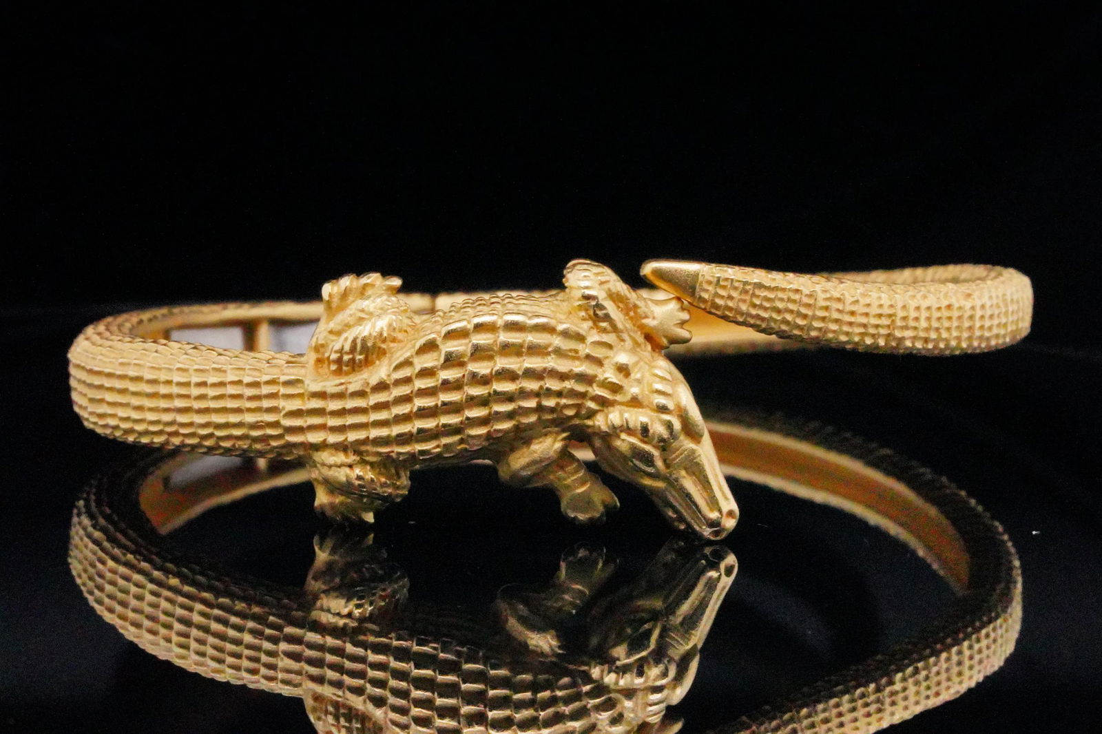 B. Kieselstein-Cord 1980s 18K Yellow Gold Alligator Cuff (1 of 8)