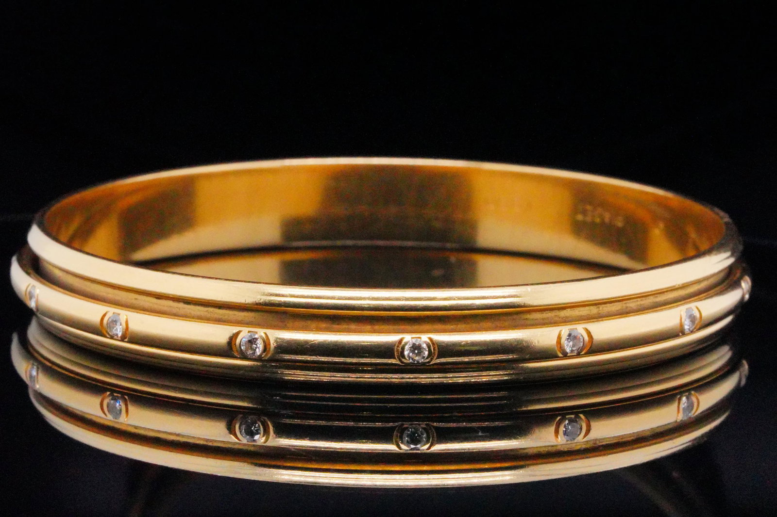 Piaget 1990 0.75ctw VS1-VS2/F-G Diamond and 18K Bangle: Piaget 1990 0.75ctw VS1-VS2/F-G Diamond and Solid 18K Yellow Gold Bangle Bracelet - This vintage bangle from Piaget is crafted of solid 18k yellow gold and has a spinning center row lined with approxi