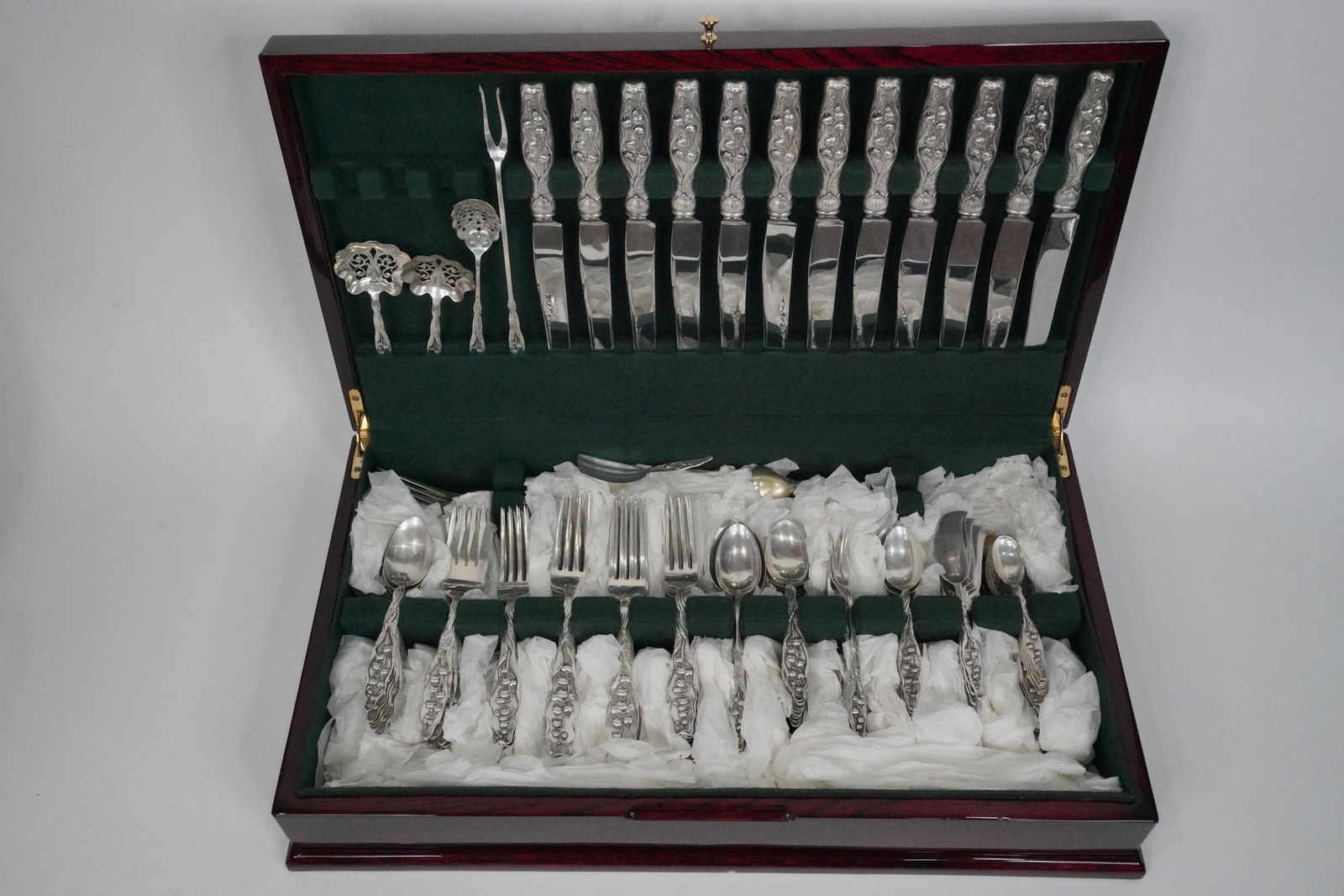 Whiting Lily Of The Valley 140-Pc Sterling Flatware Set (1 of 20)