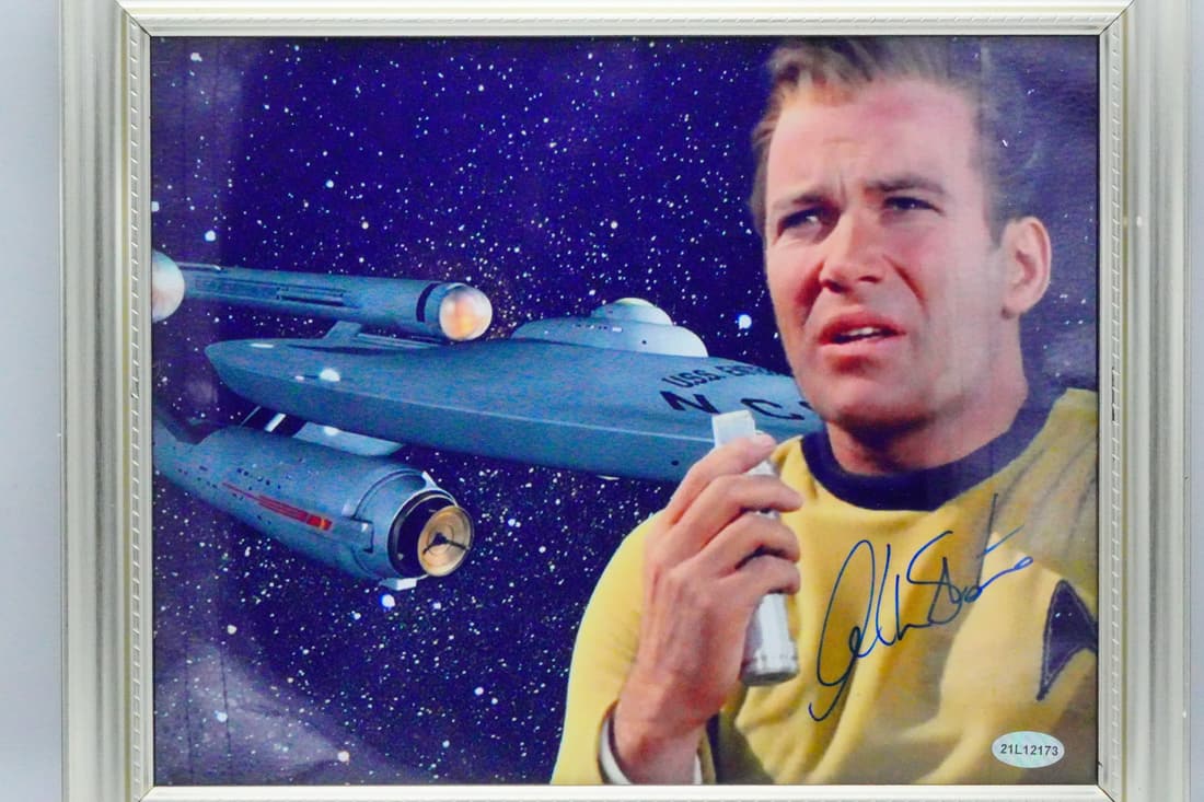 William Shatner Signed 8" x 10" Capt. Kirk Photo W/COA (1 of 3)