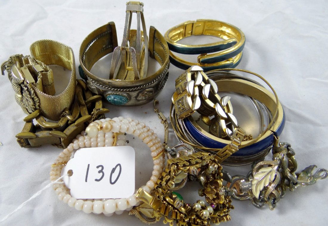 Lot of (23) Costume Jewelry Bracelets: There is a nice variety in this lot. Bangles, gold tone, beaded & more.