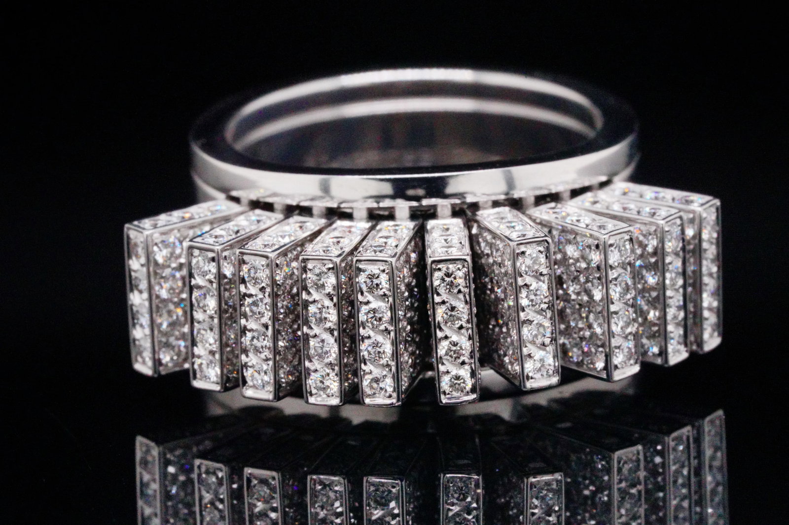 Cartier 4.00ctw VVS1-VVS2/E-F Diamond and 18K Fan Ring (1 of 7)