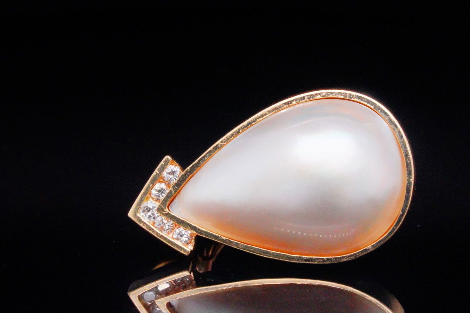 20mm Mabe Pearl and 14K Yellow Gold Pendant W/Diamonds: 20mm Mabe Pearl and 14K Yellow Gold 1" Pendant W/Diamond Accents - This pendant is crafted of 14k yellow gold and boasts a 20mm pear shaped mabe pearl. The pendant is then finished with 0.05ctw diamon