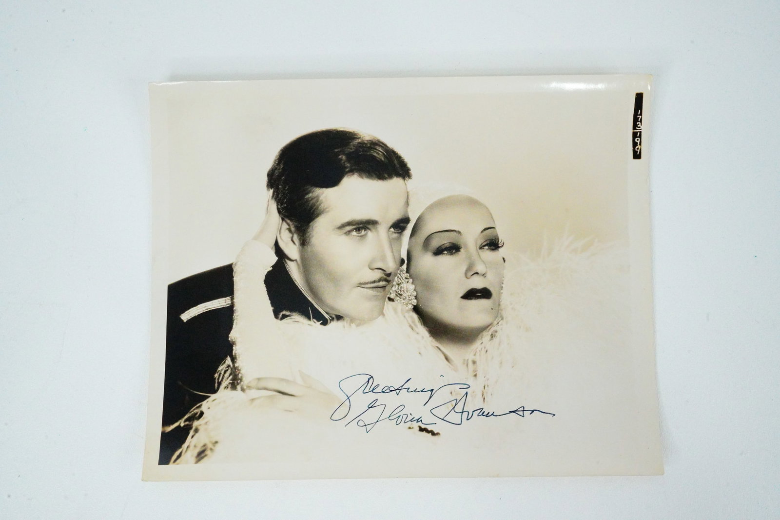 Gloria Swanson Signed 8 x 10 Inch Promotional Photo (1 of 3)