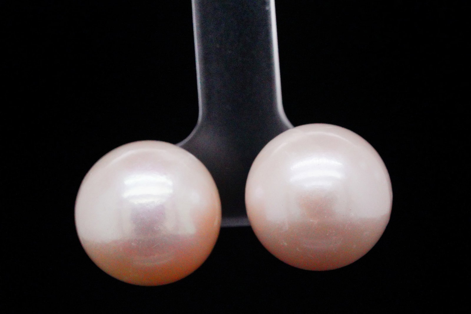 14mm Pearl and 18K Yellow Gold Stud Earrings: 14mm Pearl and 18K Yellow Gold Stud Earrings - GUARANTEED FREE SHIPPING WILL ARRIVE BEFORE CHRISTMAS IF PAYMENT RECEIVED WITHIN 48 HOURS. These beautiful stud earrings boast 14mm pearls finished with