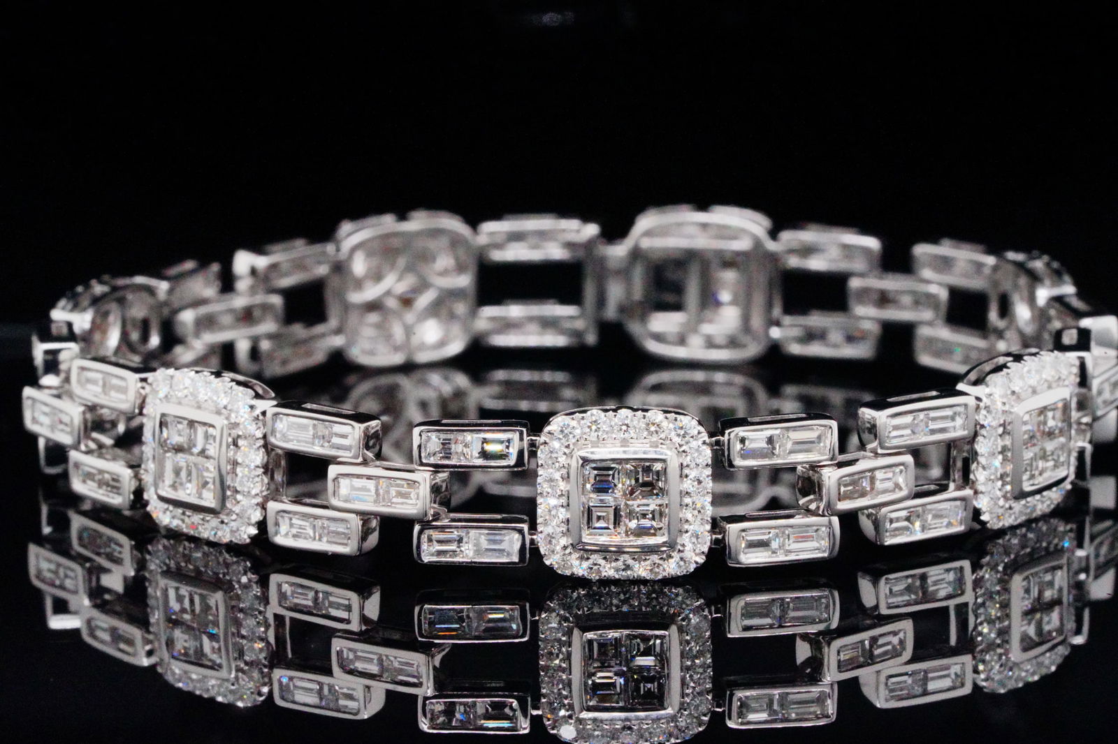 8.50ctw VS1-VS2/G-H Diamond and 18K White Gold Bracelet (1 of 6)