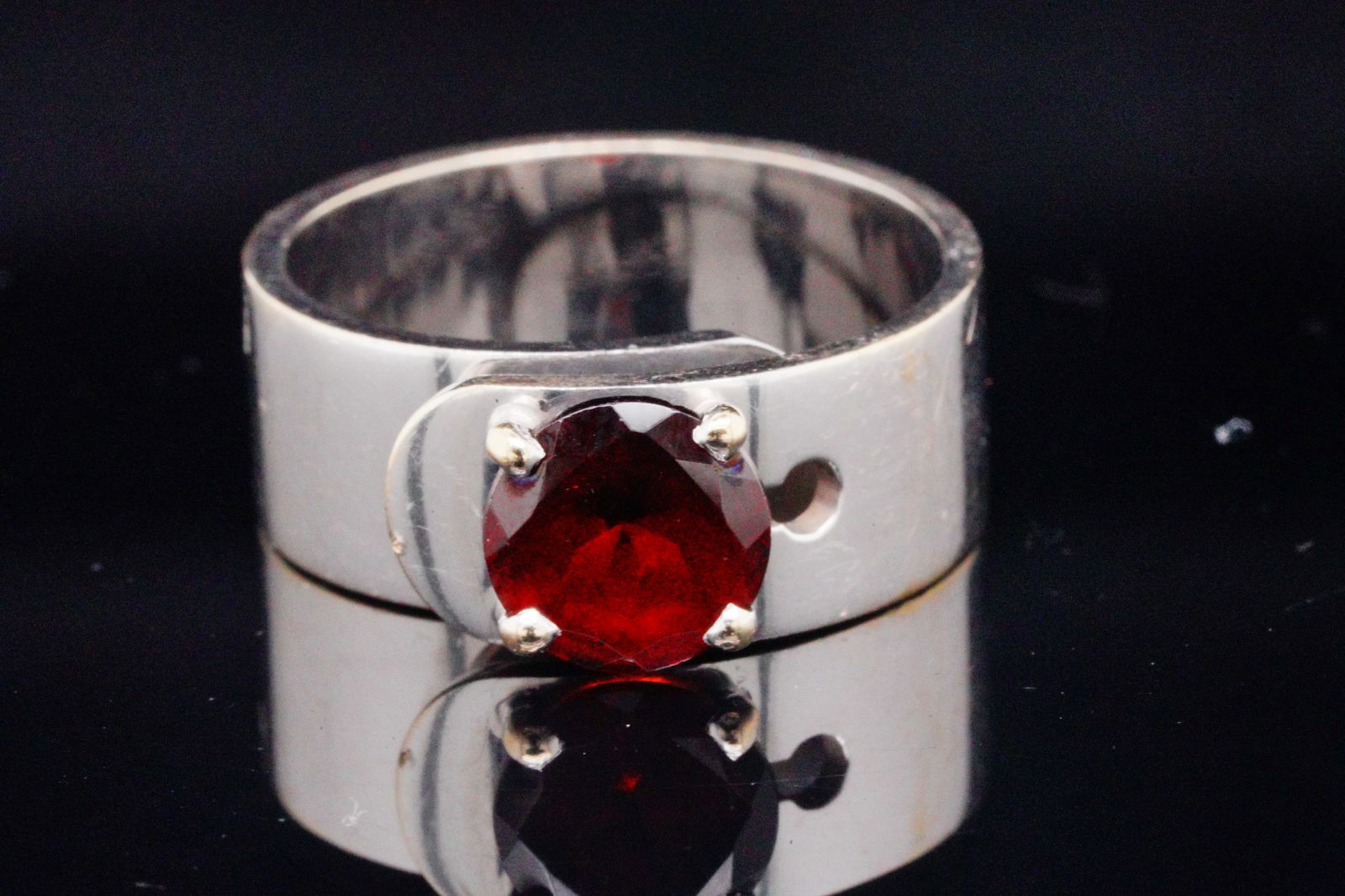 Dinh Van 2.00ct Garnet and 18K White Gold Sistine Ring (1 of 6)