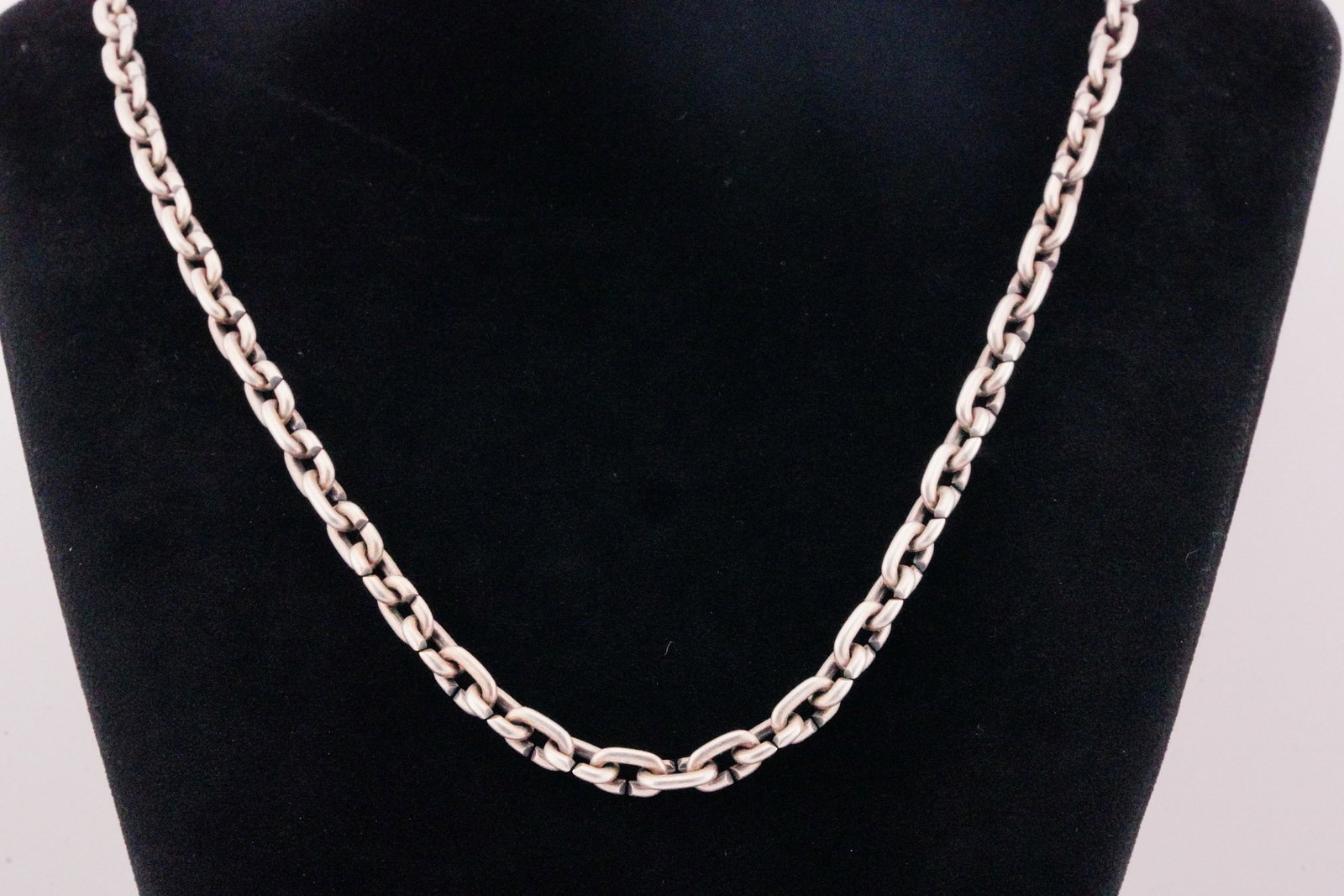 Richard Roundtree David Yurman Sterling Silver 24" Chain: Richard Roundtree Personally Owned David Yurman Sterling Silver 24" Link Chain - This David Yurman sterling silver men's link chain was personally owned by the late actor Richard Roundtree. Measuremen